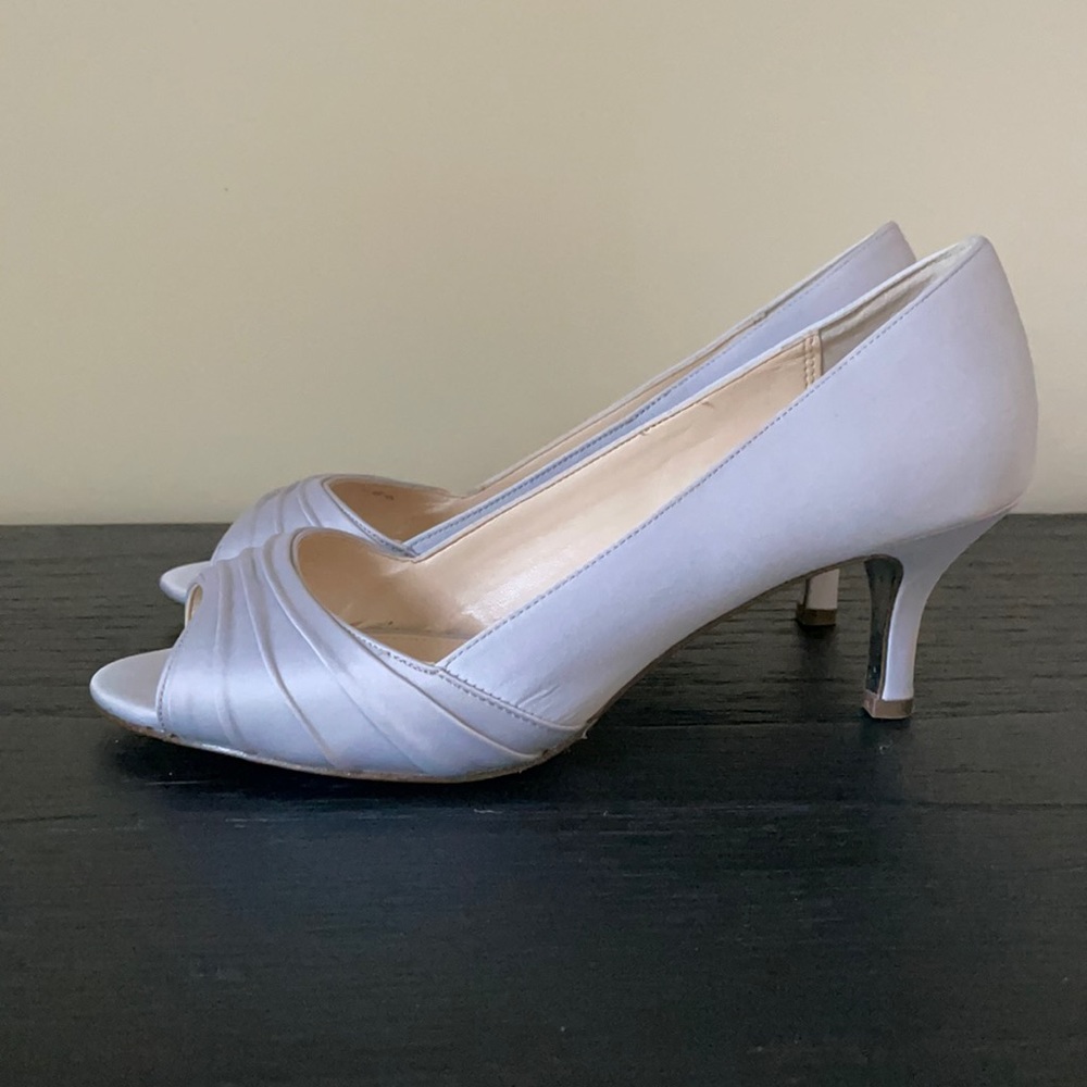 Nina peep toe low kitten heels Bridal party shoes silver pumps 7.5